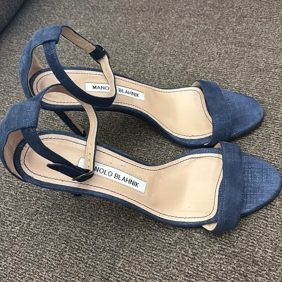 MANOLO BLAKHNIK NAVY CHAOS SANDAL Size 6