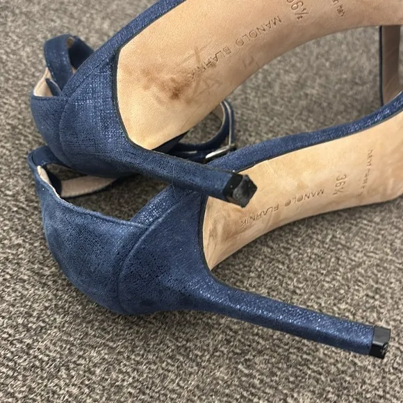 MANOLO BLAKHNIK NAVY CHAOS SANDAL Size 6