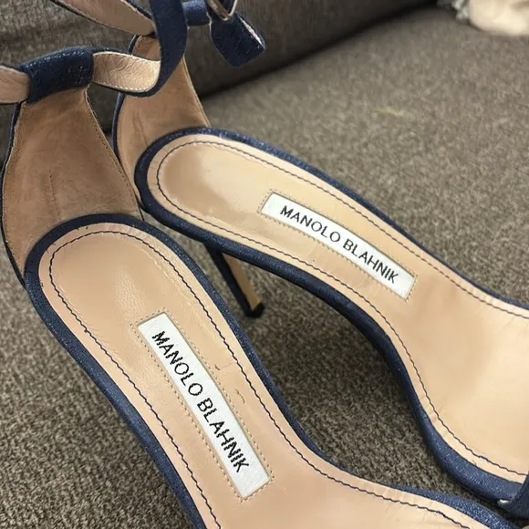 MANOLO BLAKHNIK NAVY CHAOS SANDAL Size 6