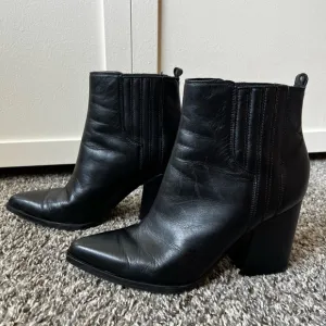 Marc Fisher Alva Pointy‎ Toe Leather Women’s Black Boots Size 9