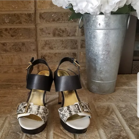 Marc Fisher Black White Smakeskin Platform Sandals