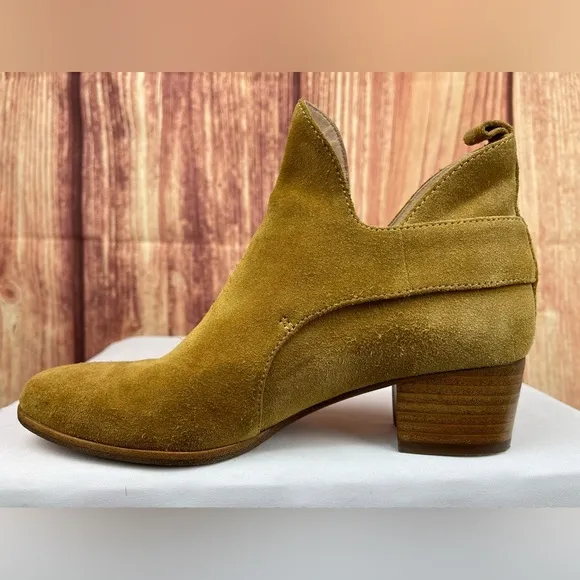 Marc Jacobs ginger tan suede interlock booties women’s size 8.5 brand size 38.5