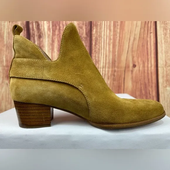 Marc Jacobs ginger tan suede interlock booties women’s size 8.5 brand size 38.5
