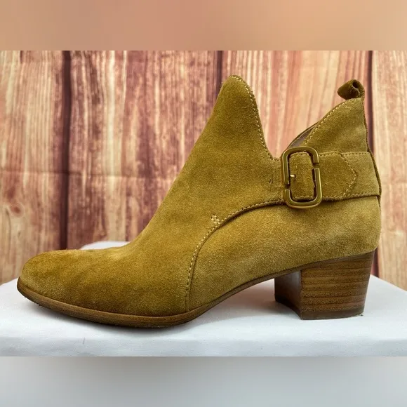 Marc Jacobs ginger tan suede interlock booties women’s size 8.5 brand size 38.5