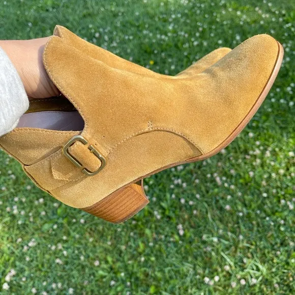 Marc Jacobs ginger tan suede interlock booties women’s size 8.5 brand size 38.5