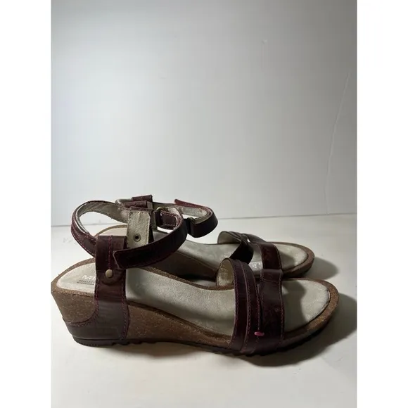 Merrell Burgundy Sandals