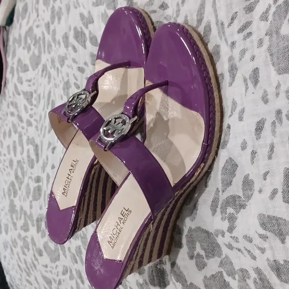 MICHAEL KORS 3 Inch Palm Beach Purple &amp; Silver Patent Look Wedge Sandals 9.5