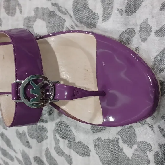 MICHAEL KORS 3 Inch Palm Beach Purple &amp; Silver Patent Look Wedge Sandals 9.5