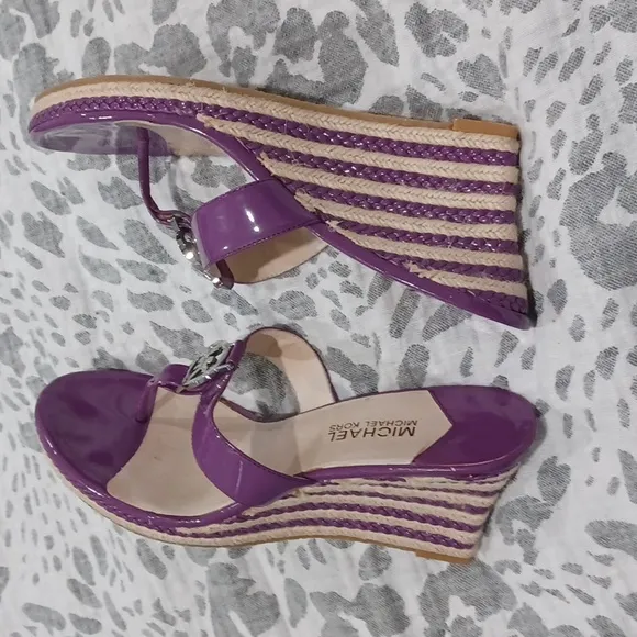 MICHAEL KORS 3 Inch Palm Beach Purple &amp; Silver Patent Look Wedge Sandals 9.5