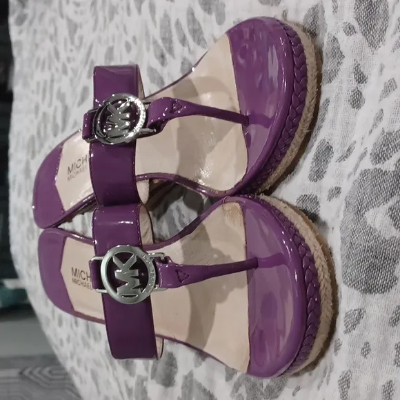 MICHAEL KORS 3 Inch Palm Beach Purple &amp; Silver Patent Look Wedge Sandals 9.5