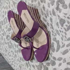MICHAEL KORS 3 Inch Palm Beach Purple &amp; Silver Patent Look Wedge Sandals 9.5