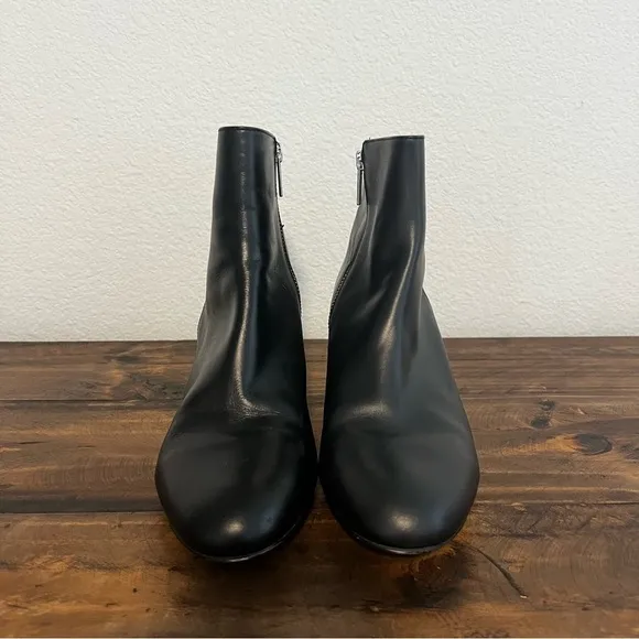 MICHAEL Michael Kors Chain-Detail Black SABRINA MID BOOTIE. Size 9.5.