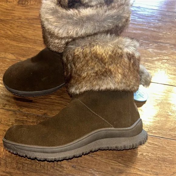 Minnetonka Somerville Boots - Suede NWT
