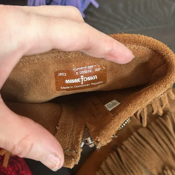 MINNETONKA SUEDE FRINGE TIER BOOTS