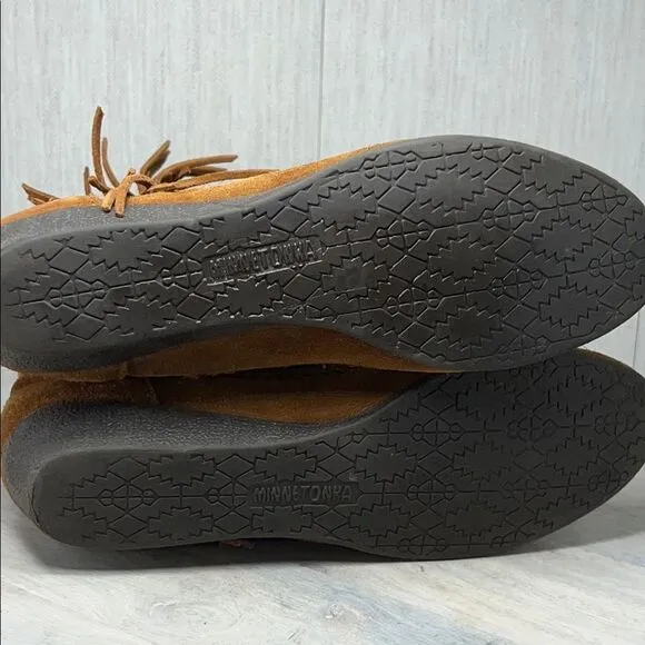 Minnetonka Tan Suede Fringe Moccasin Boots