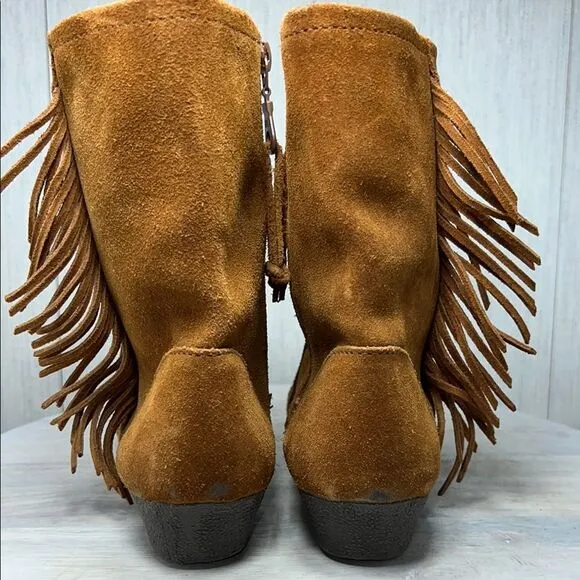 Minnetonka Tan Suede Fringe Moccasin Boots