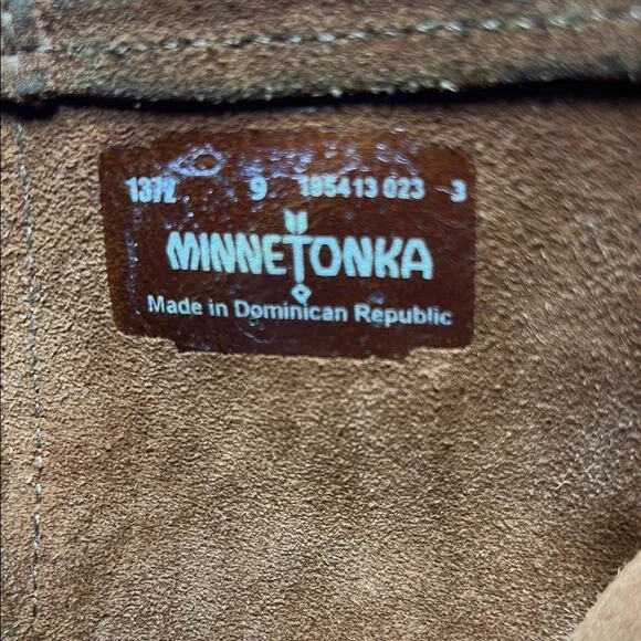 Minnetonka Tan Suede Fringe Moccasin Boots