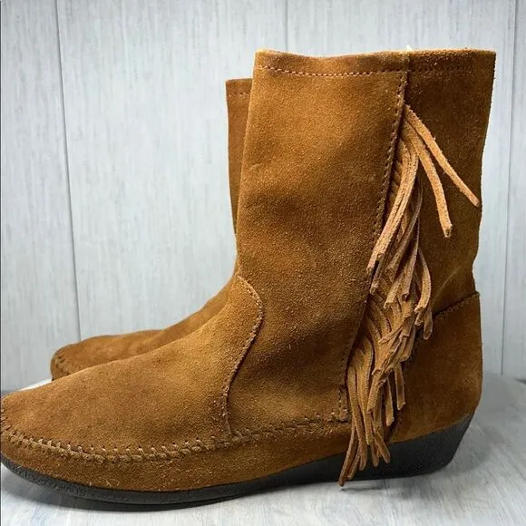 Minnetonka Tan Suede Fringe Moccasin Boots