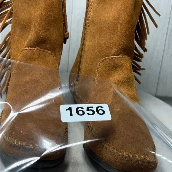 Minnetonka Tan Suede Fringe Moccasin Boots