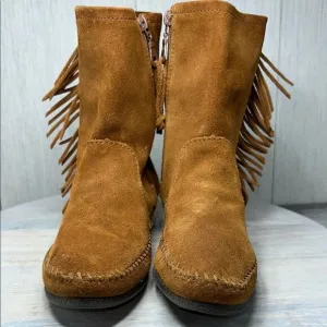 Minnetonka Tan Suede Fringe Moccasin Boots