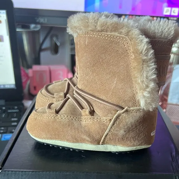Moon boots crib suede 2/3c