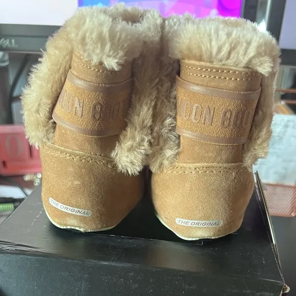 Moon boots crib suede 2/3c