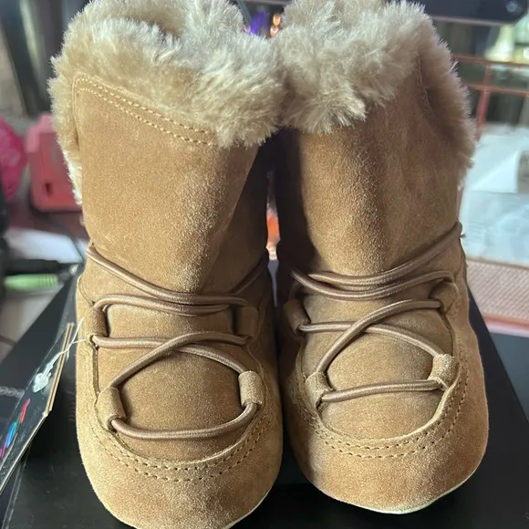 Moon boots crib suede 2/3c