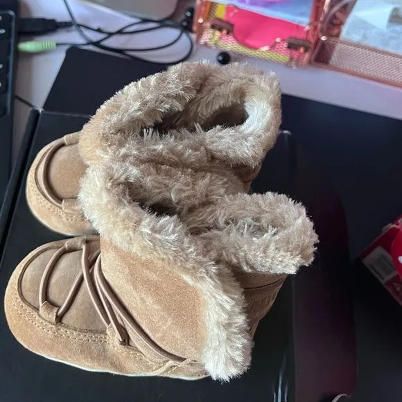 Moon boots crib suede 2/3c