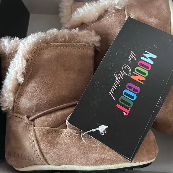 Moon boots crib suede 2/3c