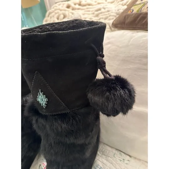 MUK LUKS BEADED SUEDE POM POM BOOTS 7