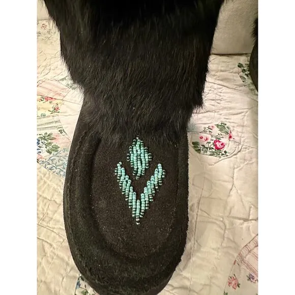 MUK LUKS BEADED SUEDE POM POM BOOTS 7