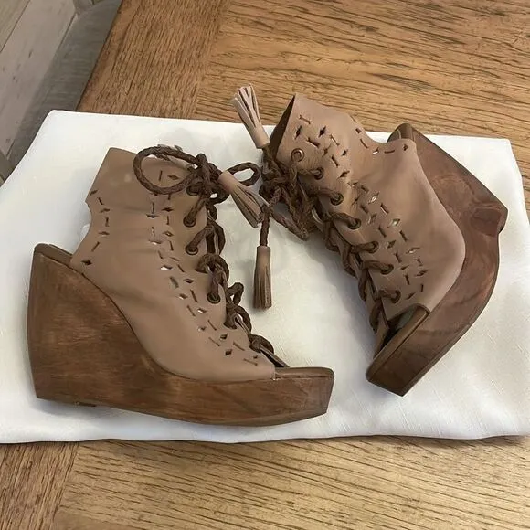 MUSSE &amp; CLOUD WEDGE SANDALS.  NEW.