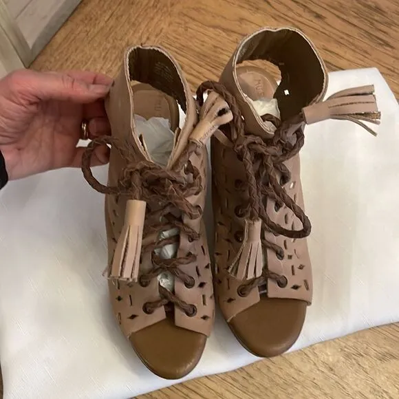 MUSSE &amp; CLOUD WEDGE SANDALS.  NEW.