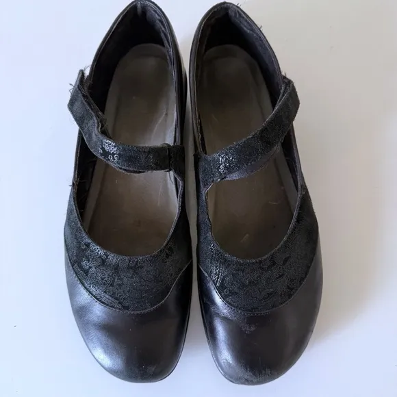Naot Black Leather Nubuck Luga Mary Janes Flats Women's  Shoes Size 41  10-10.5