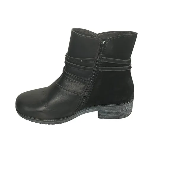 Naot Made In Israel Black Leather Suede Studded Ankle Boots Sz 40 Us 9
