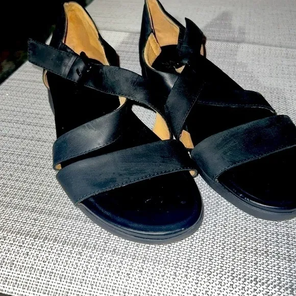 Naturalizer Riviera Wedge Sandal, leather size9.5