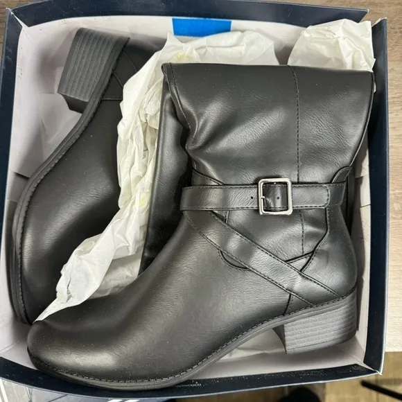 Nautica Women's Knee High Boots Size 7.5 NEW # H741