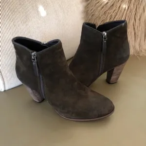 n.d.c. Suede booties