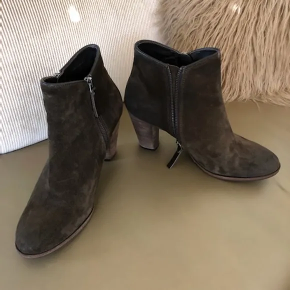 n.d.c. Suede booties