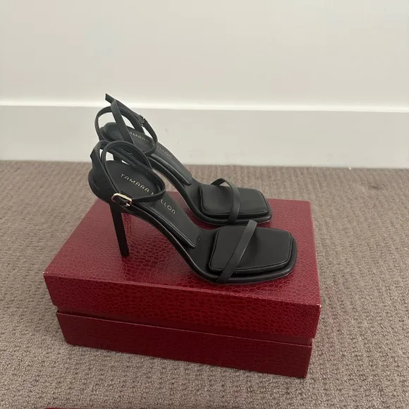 Never worn Tamara Mellon solar 100 sandals.   Size 38.