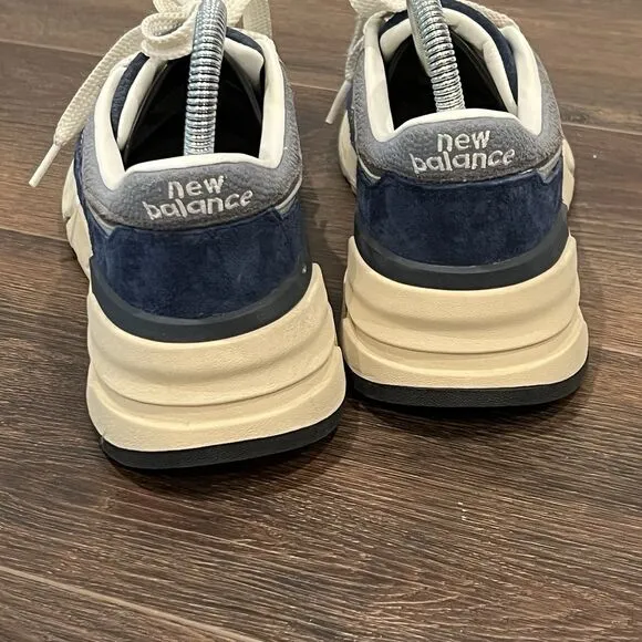 New Balance 977R Shoes