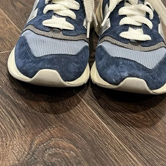 New Balance 977R Shoes