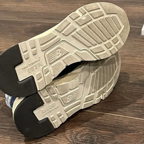 New Balance 977R Shoes