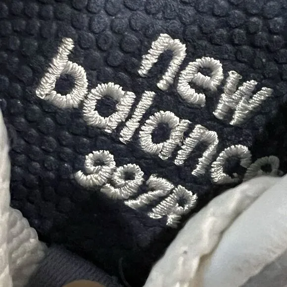 New Balance 977R Shoes
