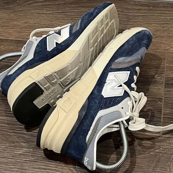 New Balance 977R Shoes