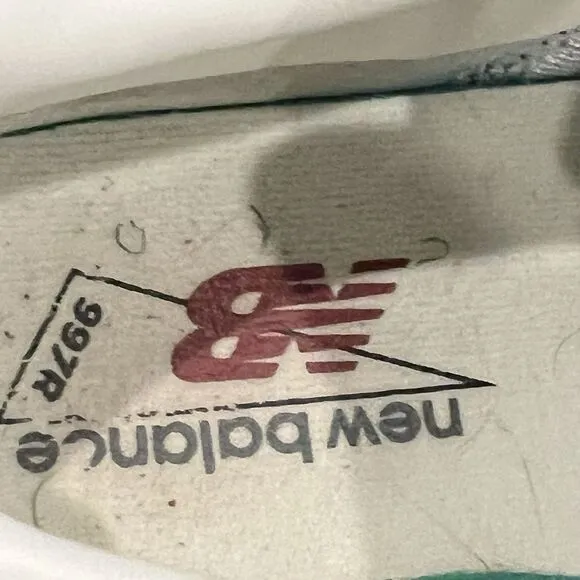 New Balance 977R Shoes