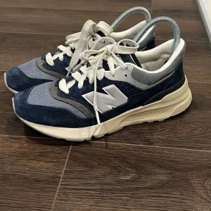 New Balance 977R Shoes