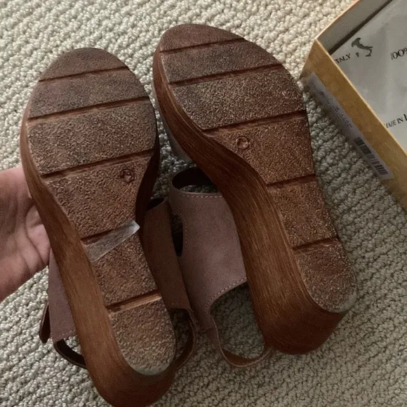 NEW Bella Vita Blush Suede Aniitaly Slingback Wedge Sandals Leather Size 8.5 NIB