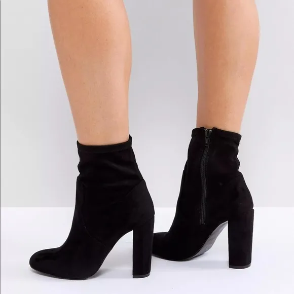 NEW black heeled boots 🖤 velvet booties fall fashion women’s 7.5