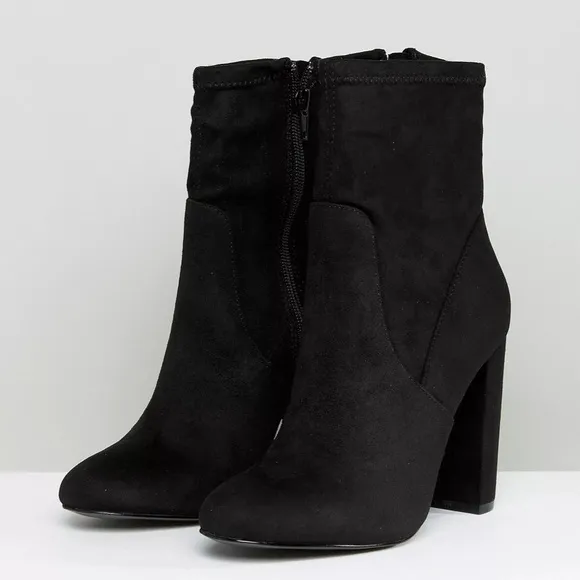NEW black heeled boots 🖤 velvet booties fall fashion women’s 7.5